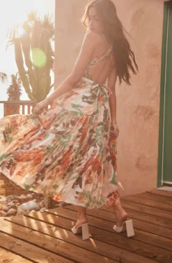 Almina Floral Pleated Midi Dress 11 Almina Floral Pleated Midi Dress -Larana Style Shop ASTR SUMMER23 2331 e0db5934 b433 44ee 9d43 abea78ff2c31 scaled