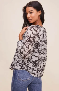 Bermuda Top -Larana Style Shop AT16262 BLACKCREAMFLORAL 7 scaled